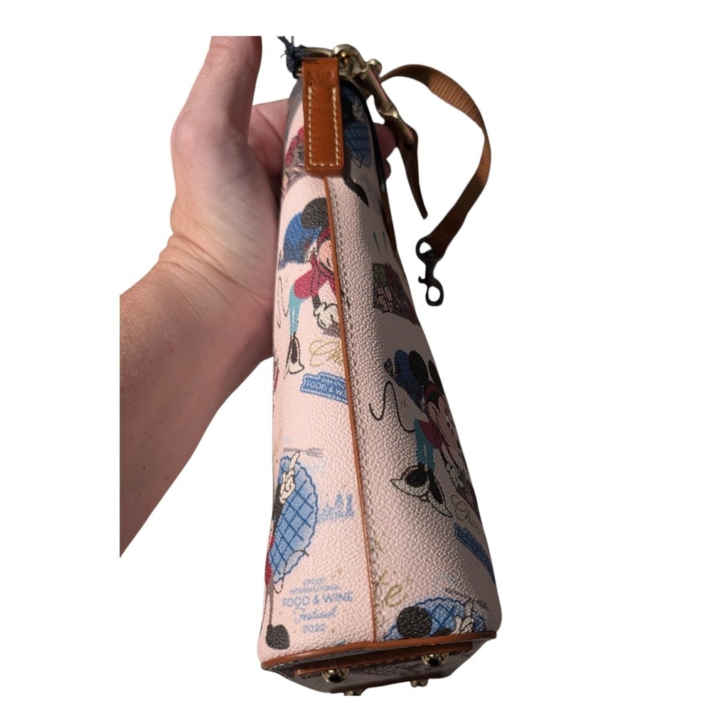 Disney Dooney & Bourke EPCOT Food Wine 2022 Crossbody Bag Mickey Minnie LE NWT - Picture 6 of 16